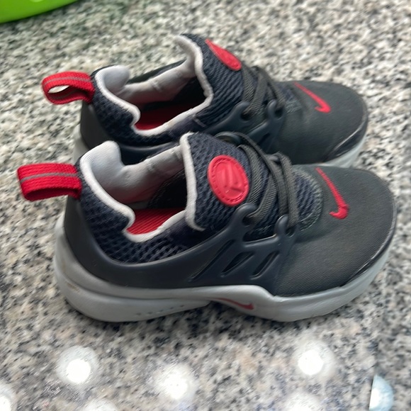 Nike, size 9, toddler running shoe. This item is used, but in goos condition. - Picture 1 of 6